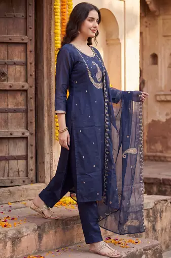 Blue embroidered straight kurta trousers with dupatta set