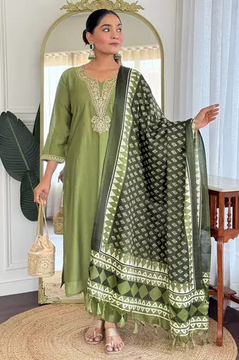 Green embroidered straight kurta trousers with dupatta set