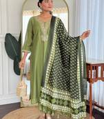 Green embroidered straight kurta trousers with dupatta set