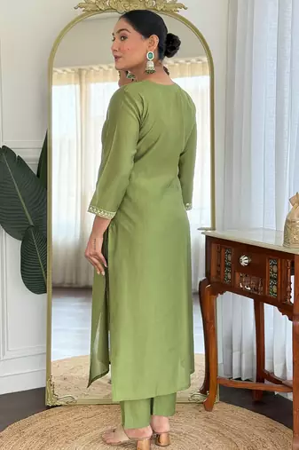 Green embroidered straight kurta trousers with dupatta set