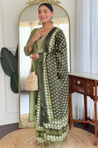 Green embroidered straight kurta trousers with dupatta set