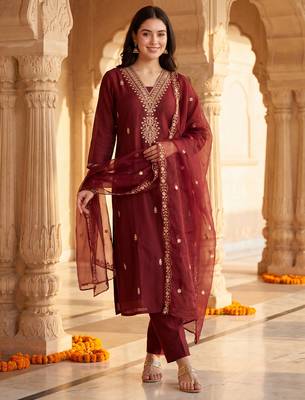 Maroon embroidered straight kurta trousers with dupatta set 2