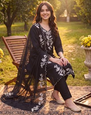 Black embroidered straight kurta trousers with dupatta set 1