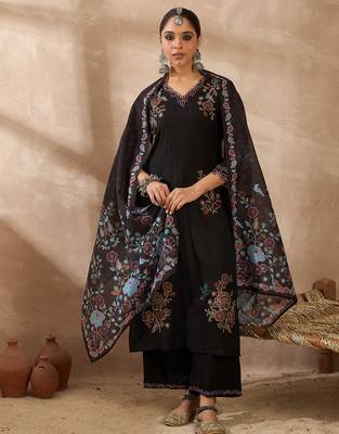 Black solid straight kurta trousers with dupatta set 3
