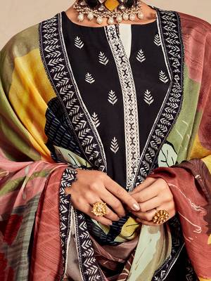 Black printed straight kurta trousers with dupatta set 4