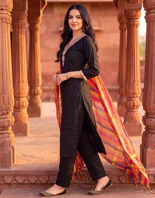 Black embroidered straight kurta trousers with dupatta set 4