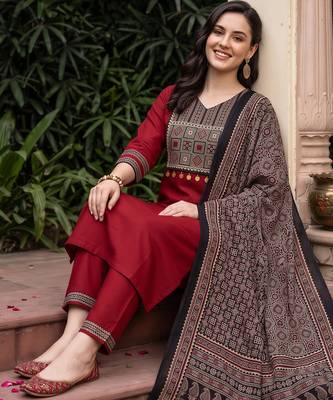 Maroon yoke design straight kurta trousers with dupatta set 1