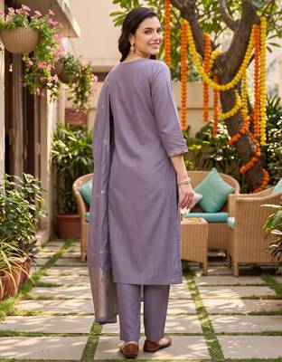 Lavender embroidered straight kurta trousers with dupatta set 2