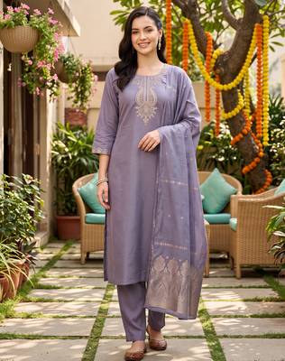 Lavender embroidered straight kurta trousers with dupatta set 3