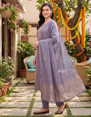 Lavender embroidered straight kurta trousers with dupatta set 4