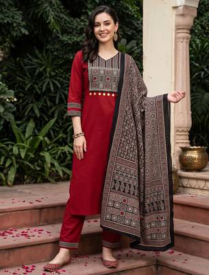 Maroon yoke design straight kurta trousers with dupatta set 2