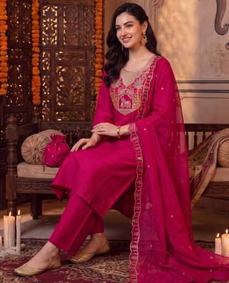 Pink embroidered straight kurta trousers with dupatta set 1