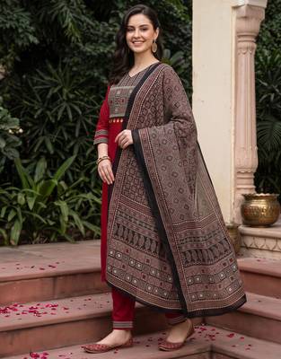 Maroon yoke design straight kurta trousers with dupatta set 4