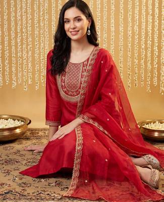 Red embroidered straight kurta trousers with dupatta set 1