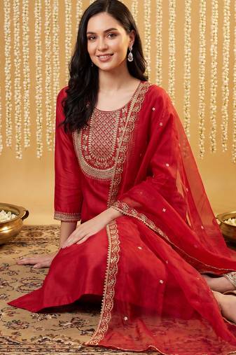 Red embroidered straight kurta trousers with dupatta set