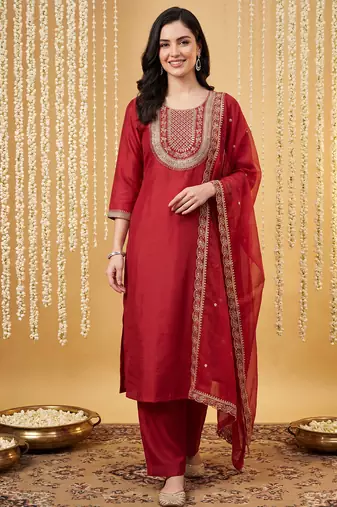 Red embroidered straight kurta trousers with dupatta set