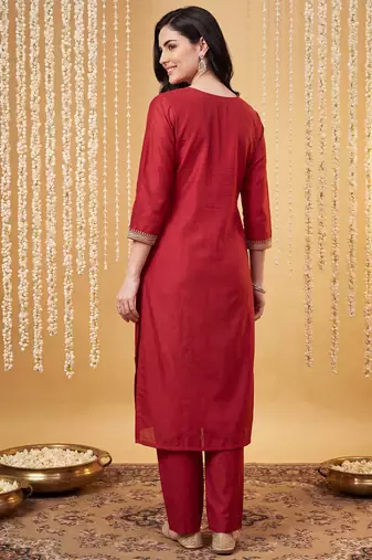 Red embroidered straight kurta trousers with dupatta set