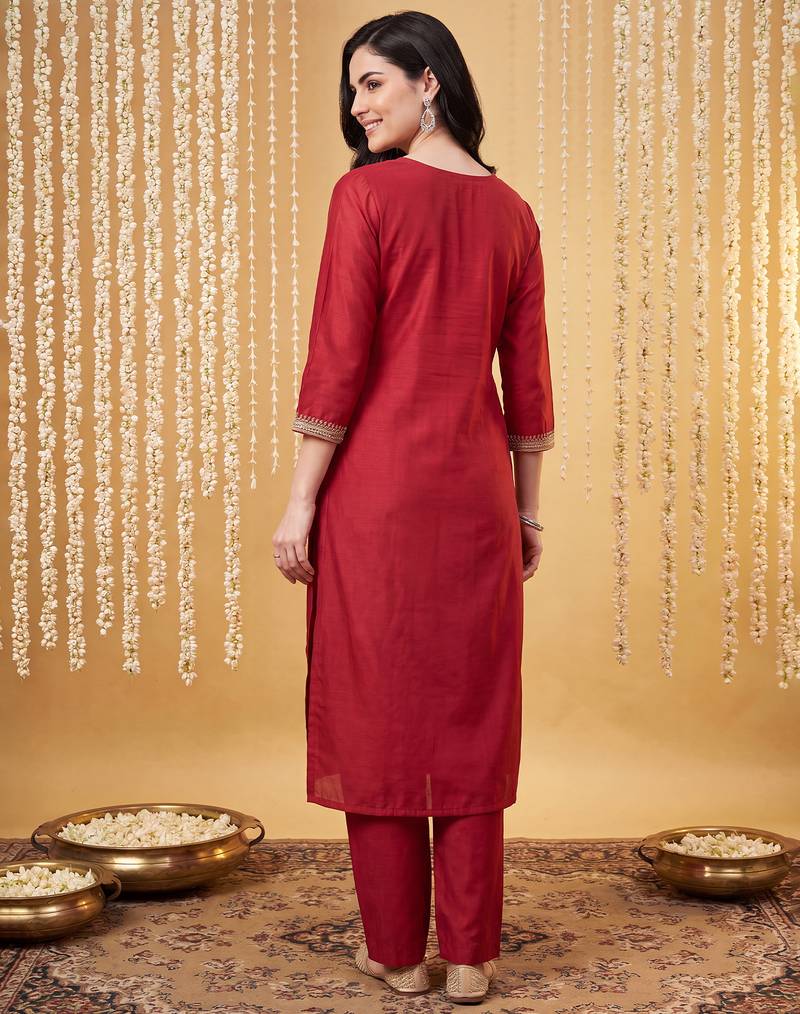 Red embroidered straight kurta trousers with dupatta set