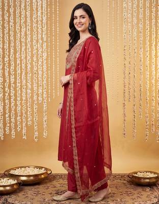 Red embroidered straight kurta trousers with dupatta set 4
