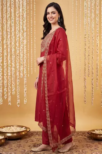 Red embroidered straight kurta trousers with dupatta set