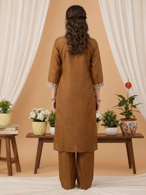 Brown embroidered straight kurta trousers with dupatta set 2
