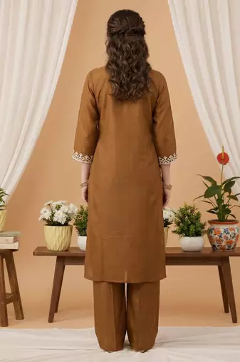 Brown embroidered straight kurta trousers with dupatta set