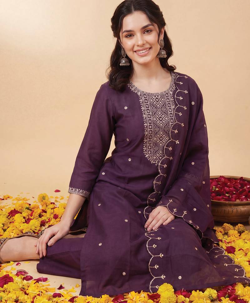 Purple embroidered straight kurta trousers with dupatta set