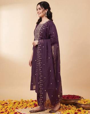 Purple embroidered straight kurta trousers with dupatta set 3