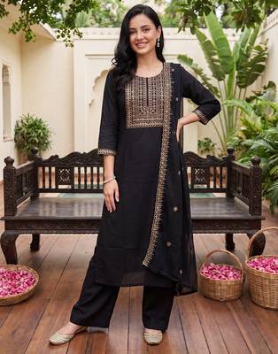 Black embroidered straight kurta trousers with dupatta set 2