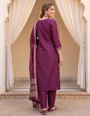 Burgundy embroidered straight kurta trousers with dupatta set 2