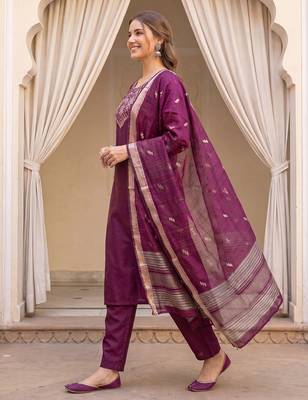 Burgundy embroidered straight kurta trousers with dupatta set 4