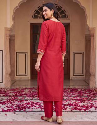 Red embroidered straight kurta trousers with dupatta set 3