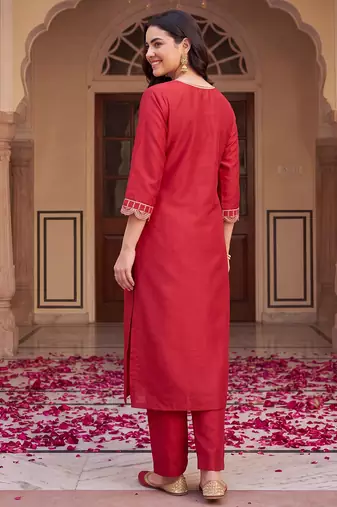 Red embroidered straight kurta trousers with dupatta set
