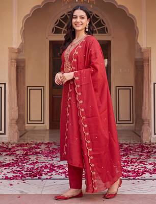 Red embroidered straight kurta trousers with dupatta set 4