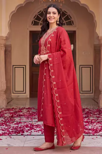 Red embroidered straight kurta trousers with dupatta set