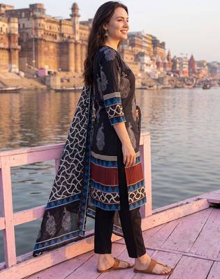 Black printed straight kurta trousers with dupatta set 4