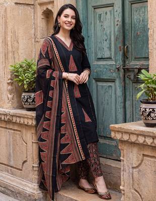 Black printed straight kurta trousers with dupatta set 3