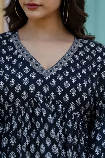 Black cotton printed top for women