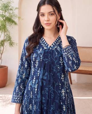 Blue printed a-line kurta trousers with dupatta set 4