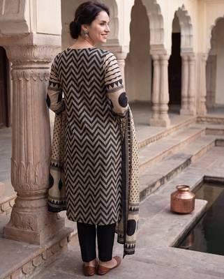 Cream printed straight kurta trousers with dupatta set 2