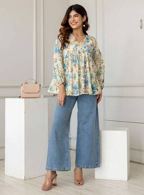 Off-white cotton printed top for women 3