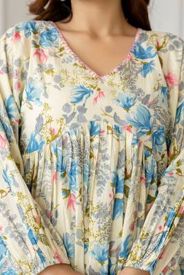 Off-white cotton printed top for women 4