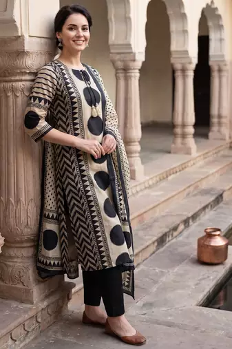 Cream printed straight kurta trousers with dupatta set