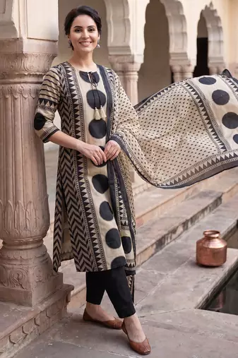 Cream printed straight kurta trousers with dupatta set