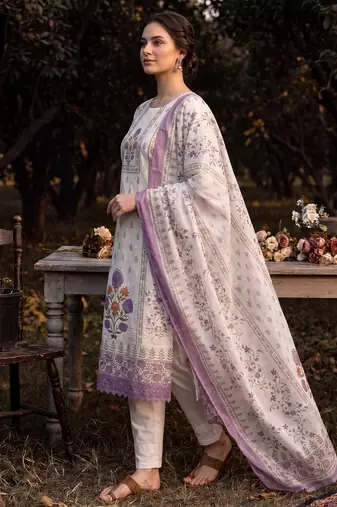 Cream printed straight kurta trousers with dupatta set