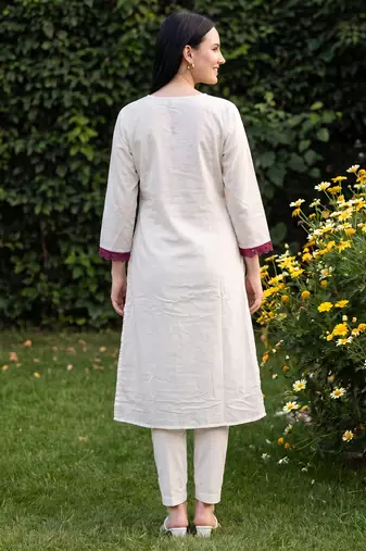 Cream printed straight kurta trousers with dupatta set
