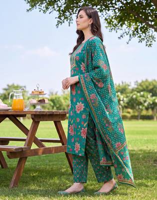 Green printed straight kurta palazzo with dupatta set 4