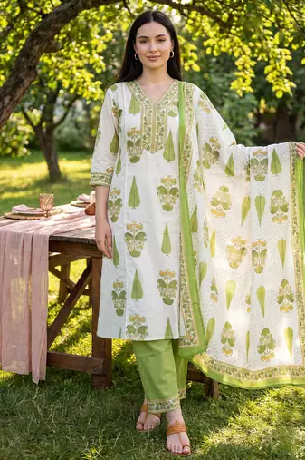 Off white printed a-line kurta trousers with dupatta set