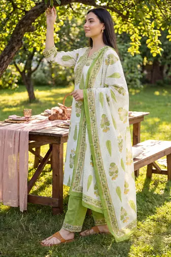Off white printed a-line kurta trousers with dupatta set