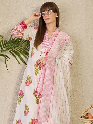 White printed a-line kurta trousers with dupatta set 1